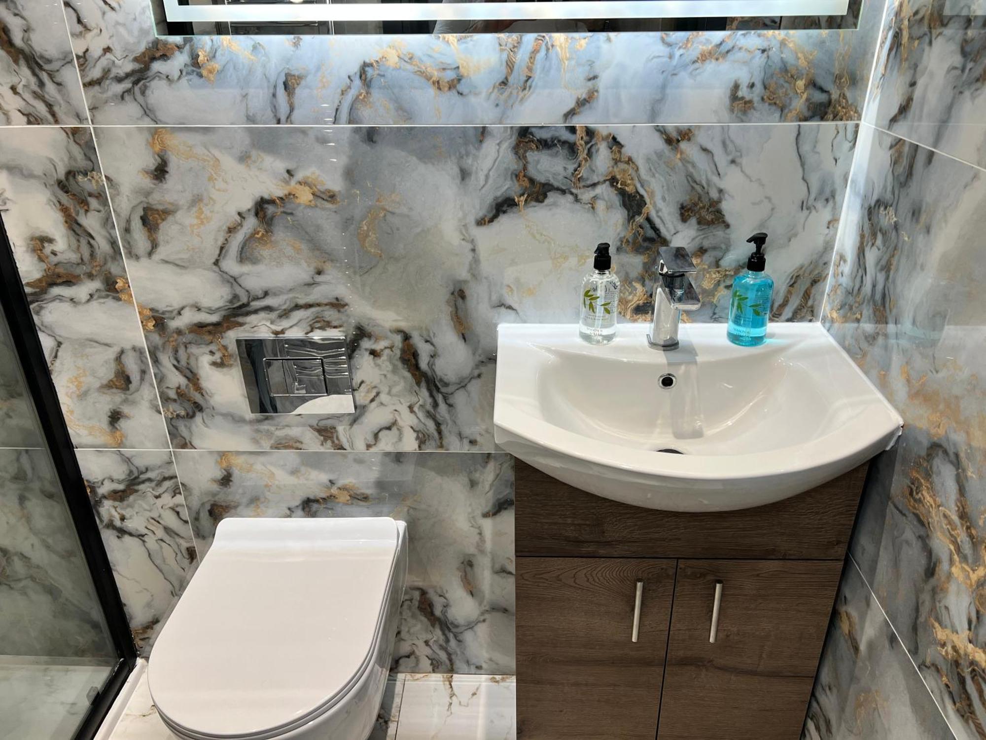 Thandi House Heathrow Airport Ashford  Экстерьер фото