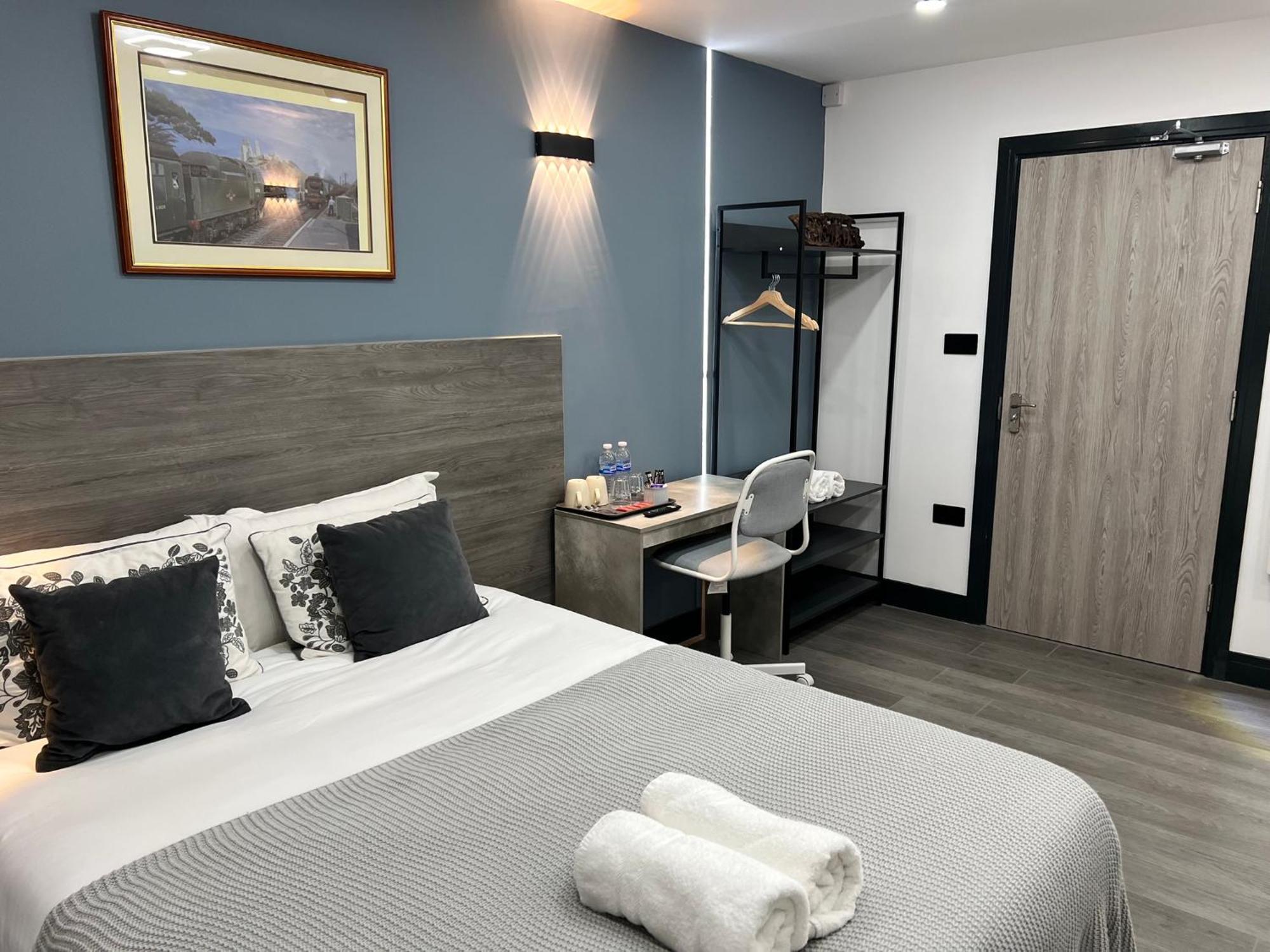 Thandi House Heathrow Airport Ashford  Экстерьер фото