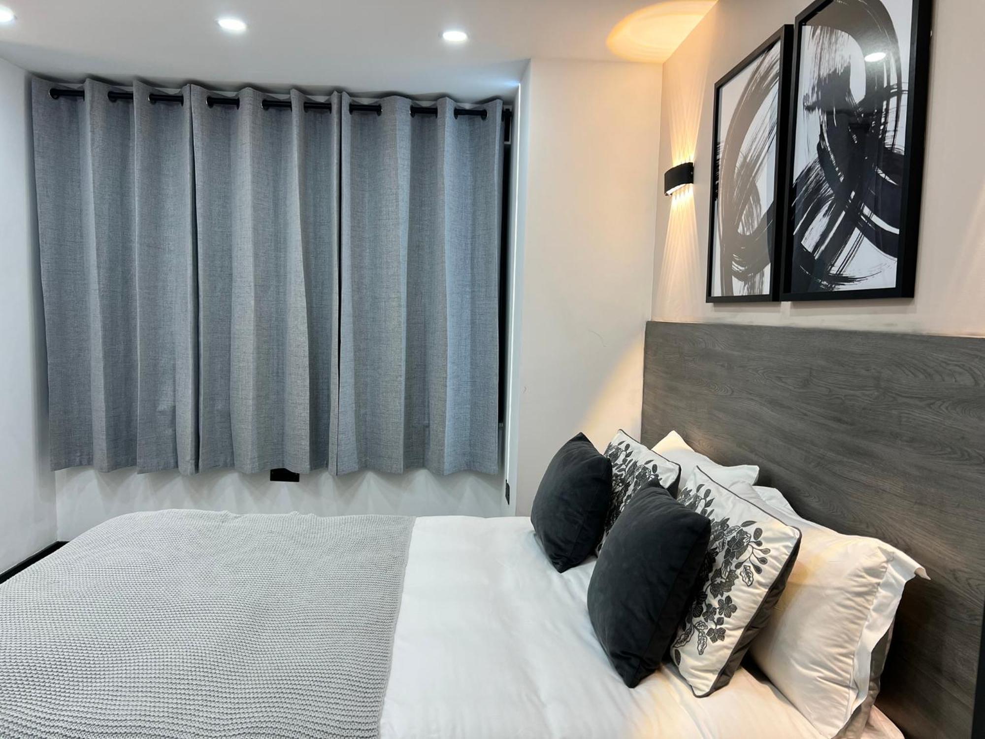 Thandi House Heathrow Airport Ashford  Экстерьер фото