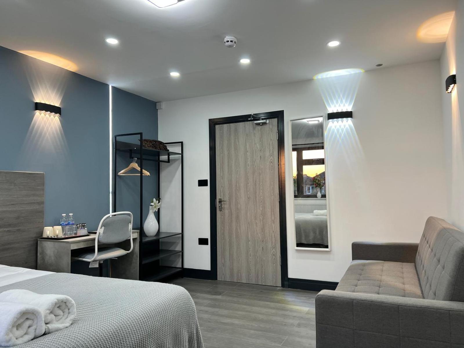 Thandi House Heathrow Airport Ashford  Экстерьер фото