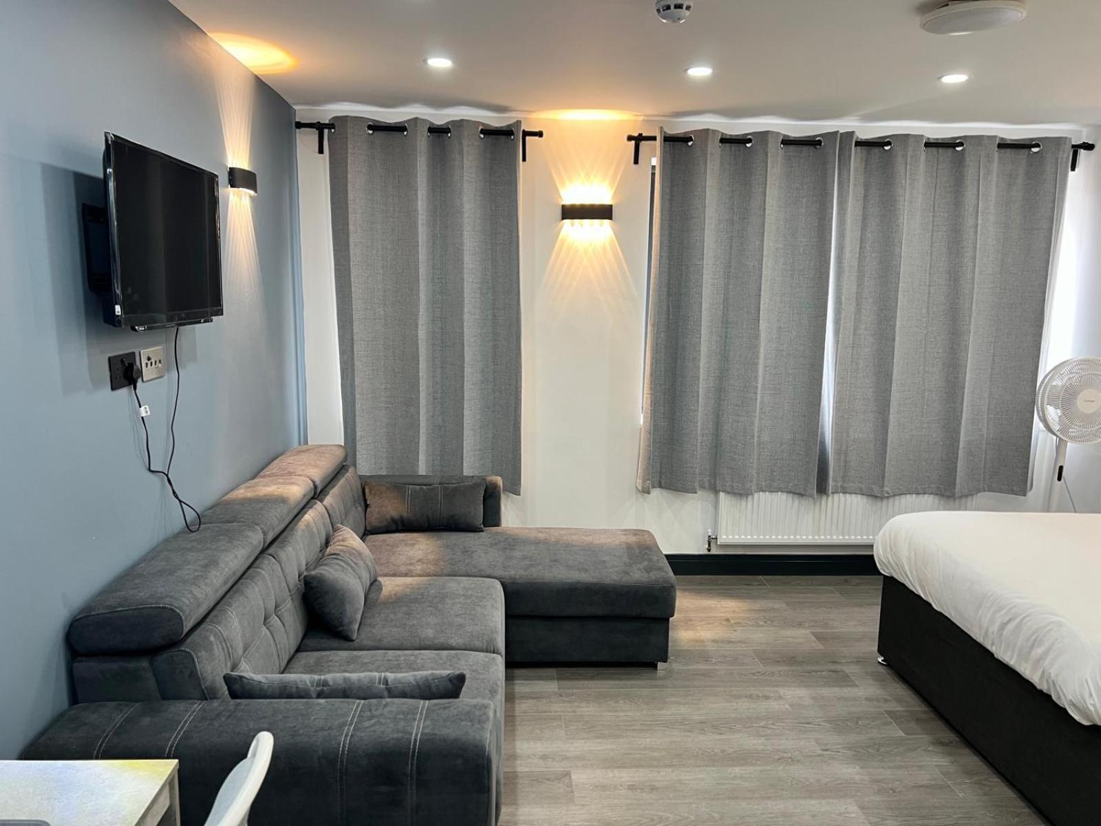 Thandi House Heathrow Airport Ashford  Экстерьер фото