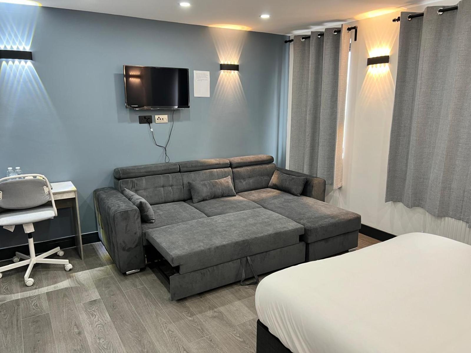 Thandi House Heathrow Airport Ashford  Экстерьер фото